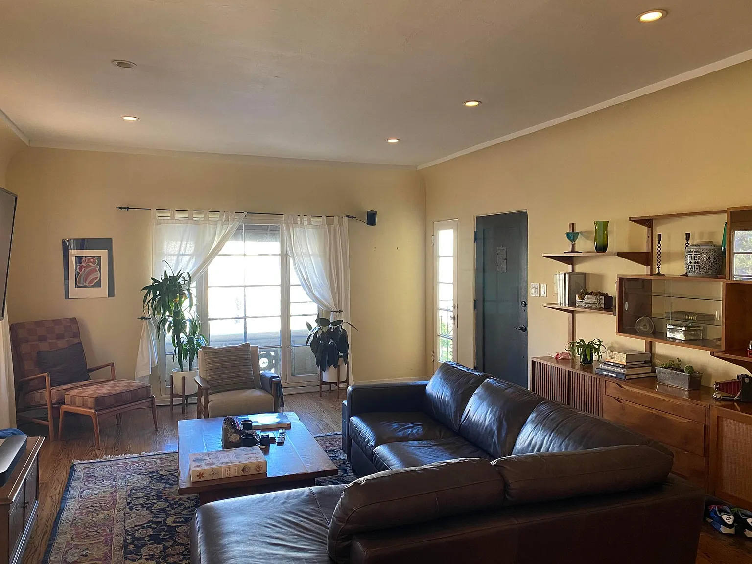 461 N Curson Ave — Photo 3