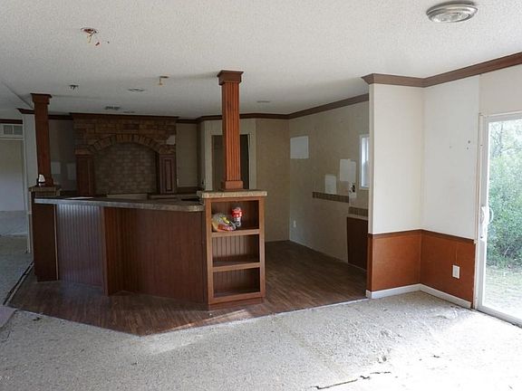 04) Kitchen, Dining Area