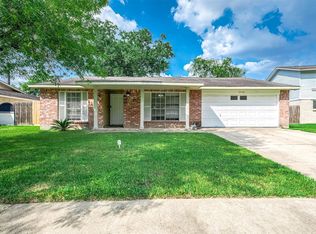 13706 Towne Way Dr, Sugar Land, TX 77498
