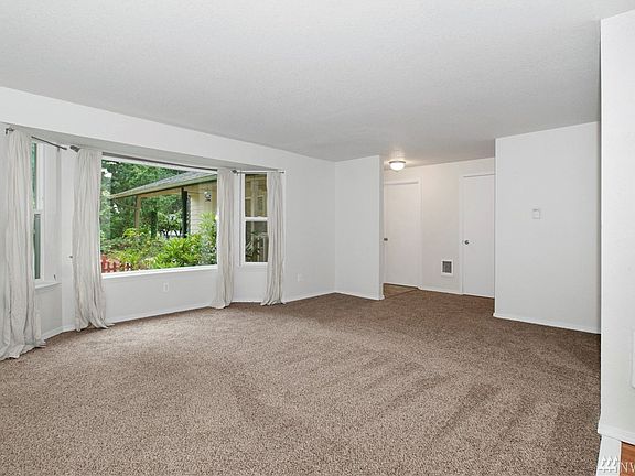 4th image of 61 NE Briggadun Dr