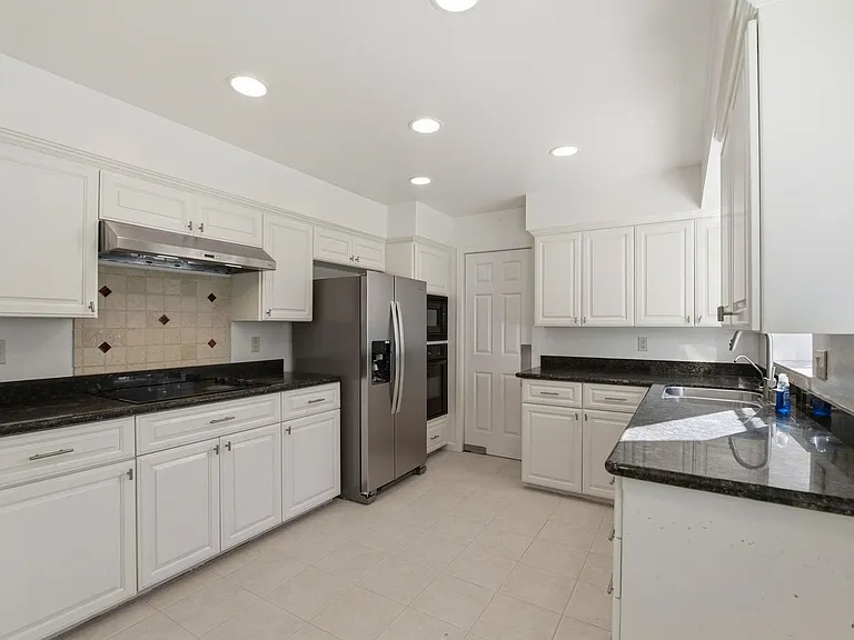 1559 Chambers Dr — Photo 17