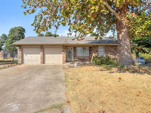 2nd image of 3323 Cox Cir