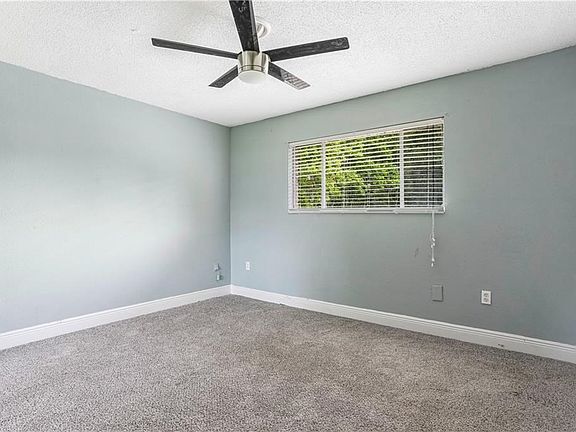 5th image of 108 Oak Park Dr
