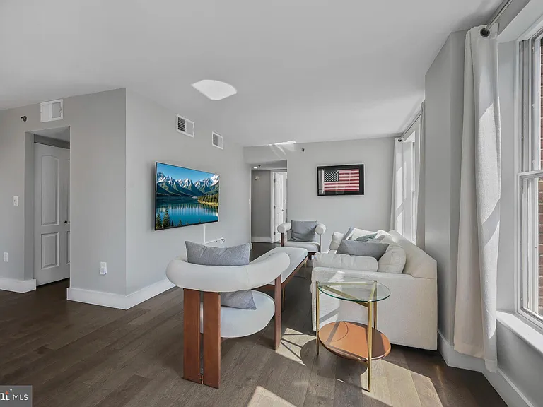 601 Pennsylvania Ave NW #610 — Photo 4