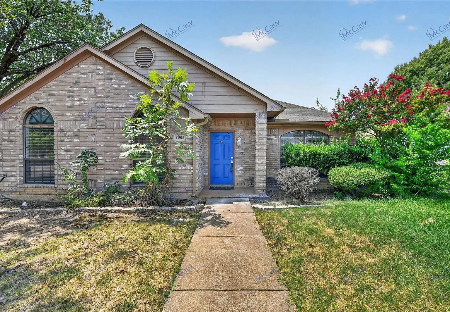 3 bed, 2.0 bath, 1848 sqft, $2,100 — Photo 2