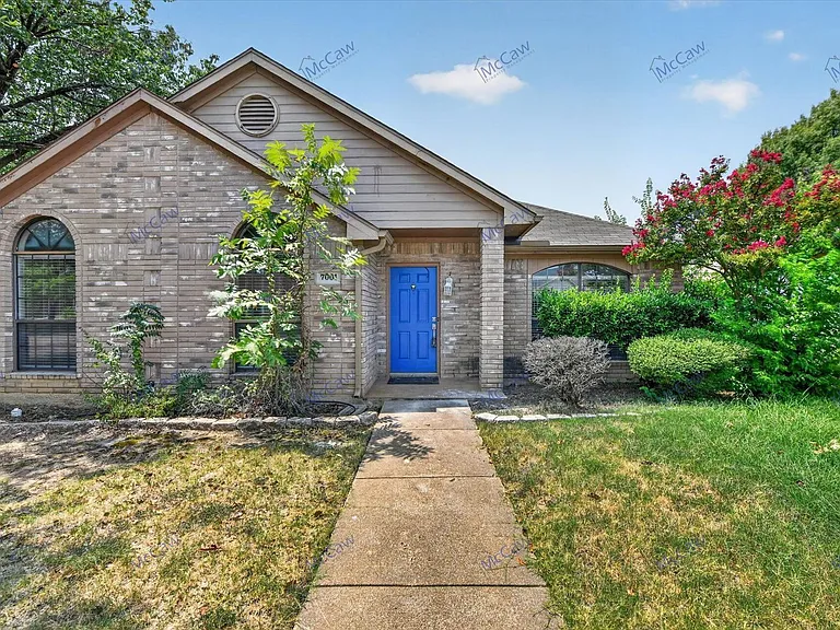 7001 Bentley Ave — Photo 2