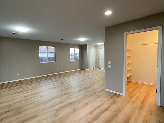 3rd image of 48 W Via Costilla