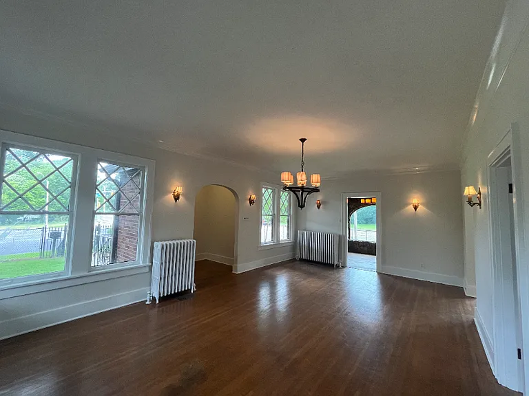 845 University St — Photo 7