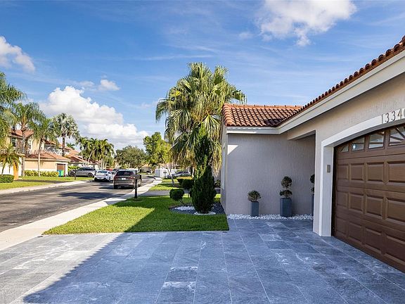4th image of 13340 NW 13th St