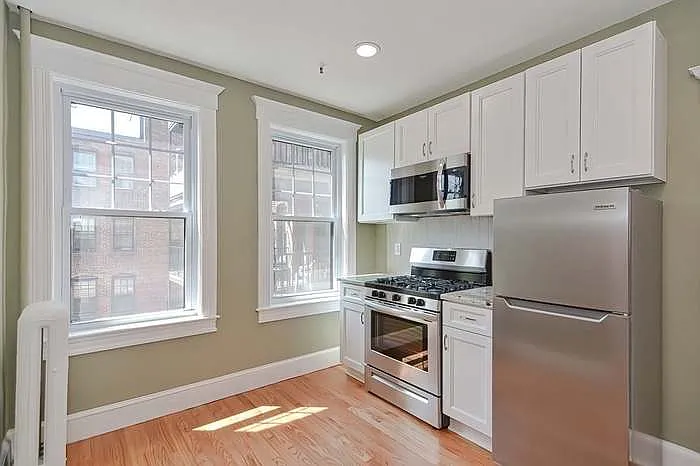 70 Strathmore Rd #9B — Photo 1