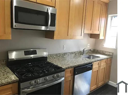 4 bed, 1056 sqft, $4,950 — Photo 2