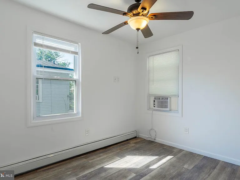 233 Park Ln — Photo 12