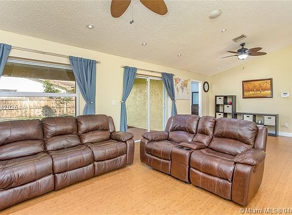 4th image of 3950 NW 114th Ave