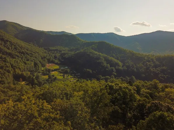 1111 Canopy Ln, Robbinsville, NC 28771