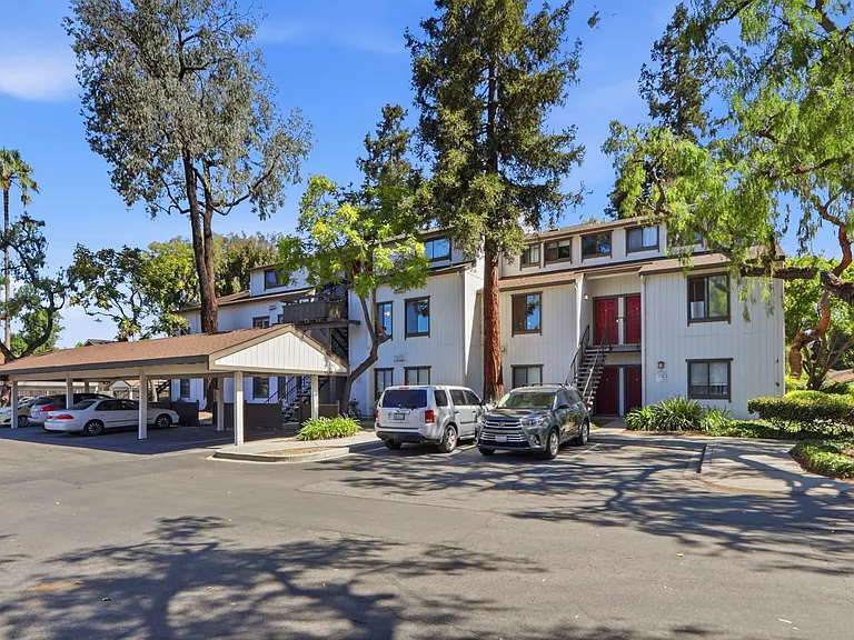 1850 Tradan Dr — Photo 2