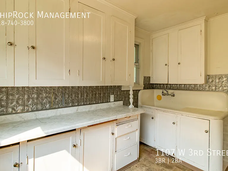 1107 W 3rd St — Photo 11