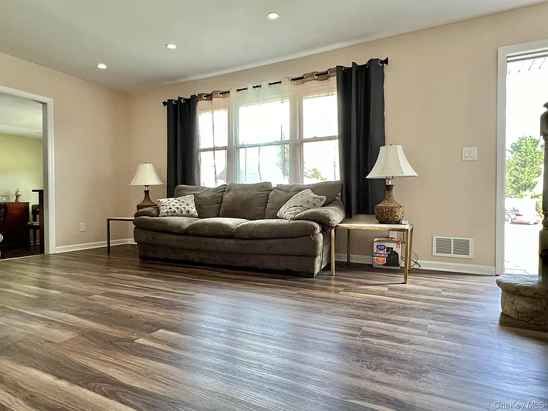 7 Mindy Ln — Photo 3