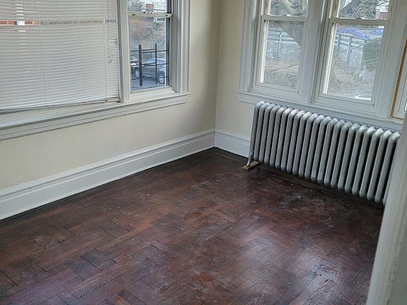 3rd image of 129 Vernon Ave