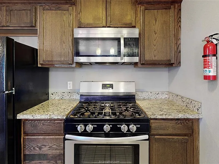 3300 S College Ave #D10 — Photo 5