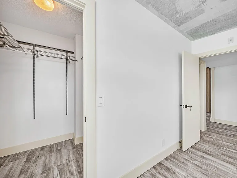 3051 NE 48th St #301 — Photo 33
