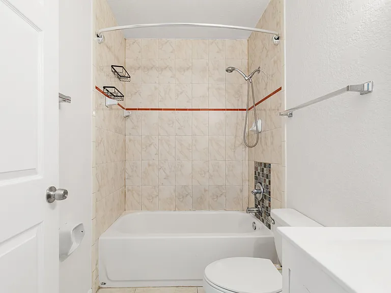 24 SW 6th St #2 — Photo 18