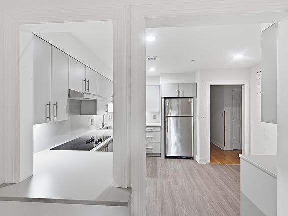 5th image of 207 Shearwater Ct W APT 17