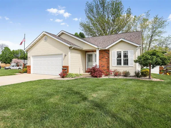 210 Bayhill Blvd, Glen Carbon, IL 62034