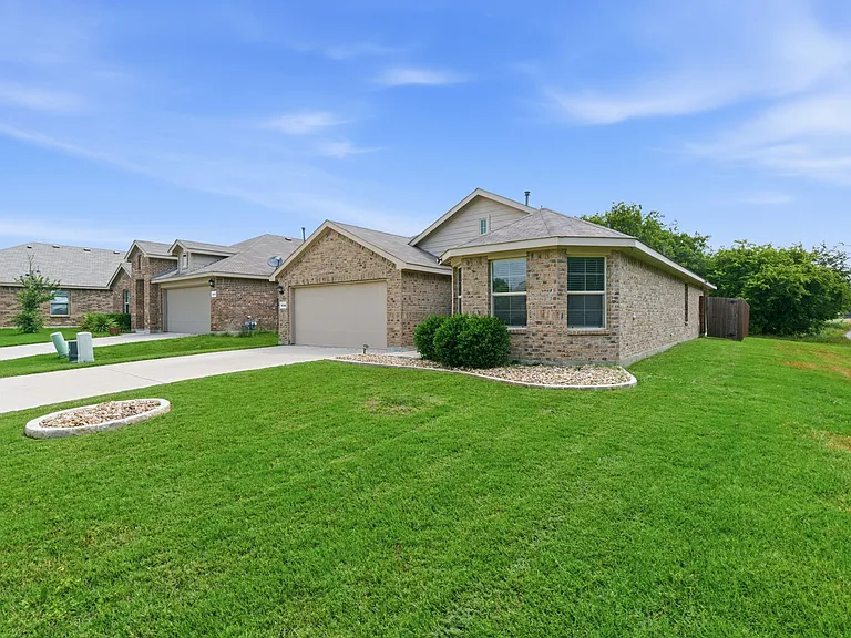 16308 Caledonia Ct — Photo 3