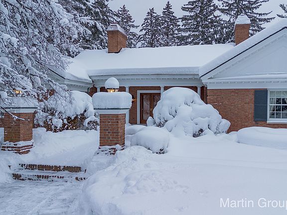 3rd image of 2815 Lake Dr SE