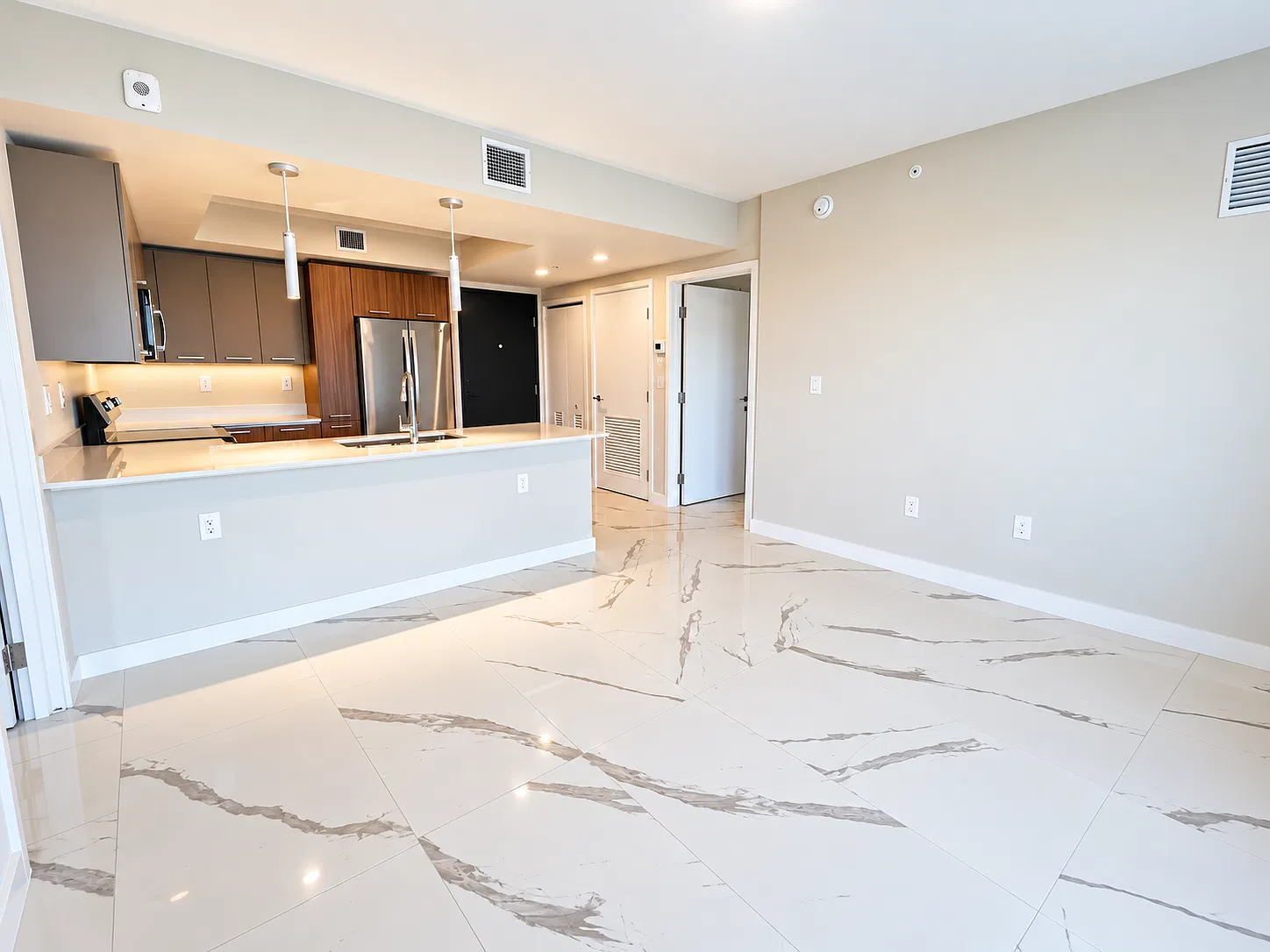2 bed, 950 sqft, $2,800 — Photo 4