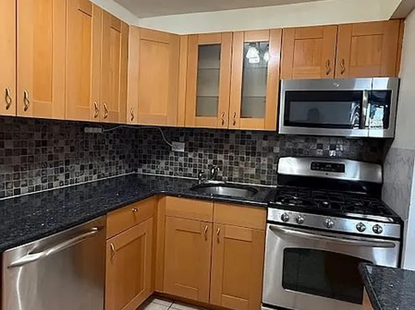 63-11 Queens Blvd APT D21, Woodside, NY 11377