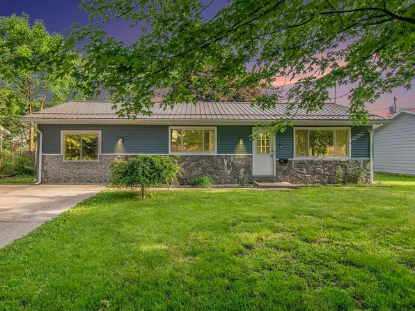 305 W College St, Ligonier, IN 46767