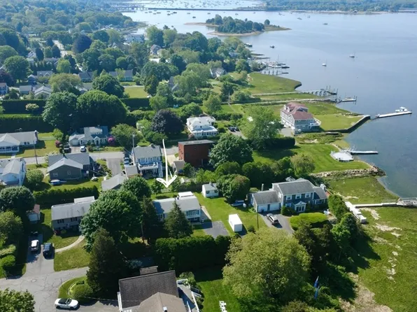 30 Lucy St, Dartmouth, MA 02748