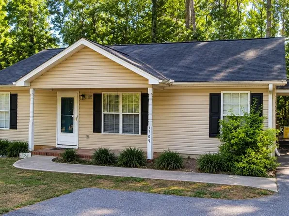 1709 Durst Ave E, Greenwood, SC 29649