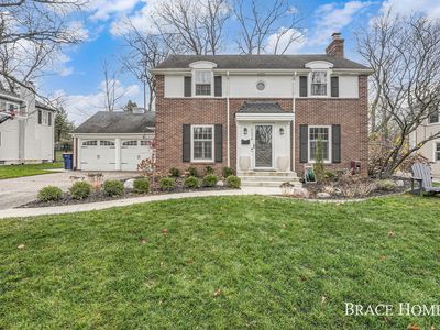 2536 Maplewood Dr SE, East Grand Rapids, MI, 49506