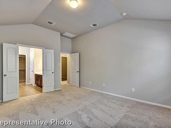 5th image of 4702 Country Club Dr