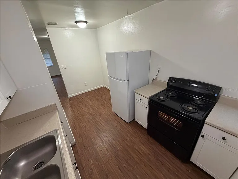2107 S Mills Ave — Photo 8