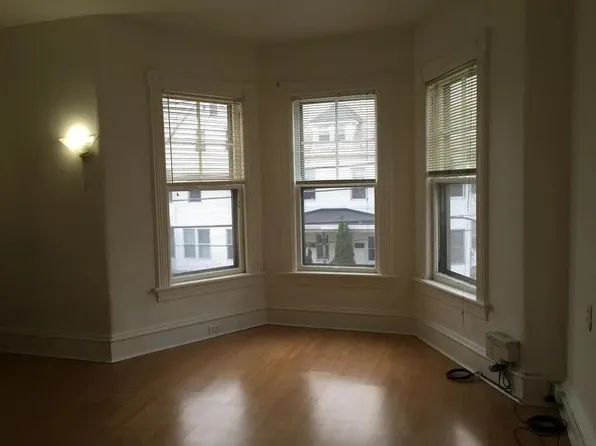 7 Hickok Pl #1, Burlington, VT 05401