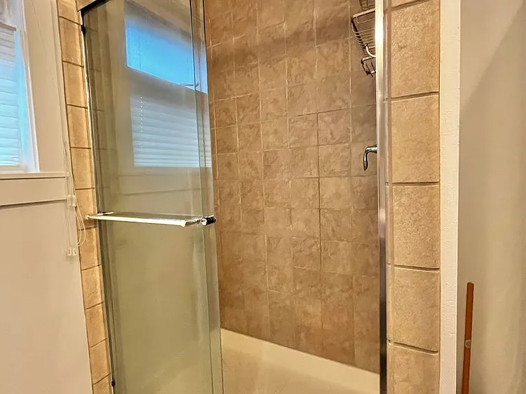 1574 NE Park View Dr #3 — Photo 21