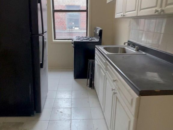 5th image of 3210 Perry Ave APT 4G