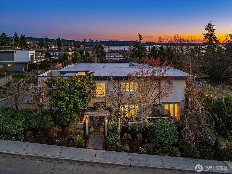 4th image of 7 10th Avenue