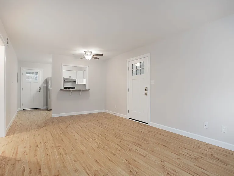 Elon Place — Photo 5