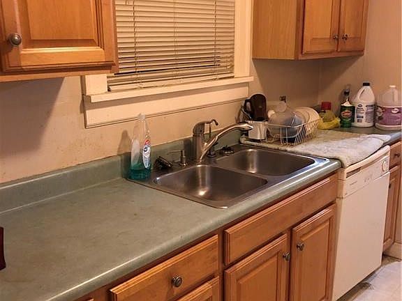 5th image of 308 Sandhurst Dr