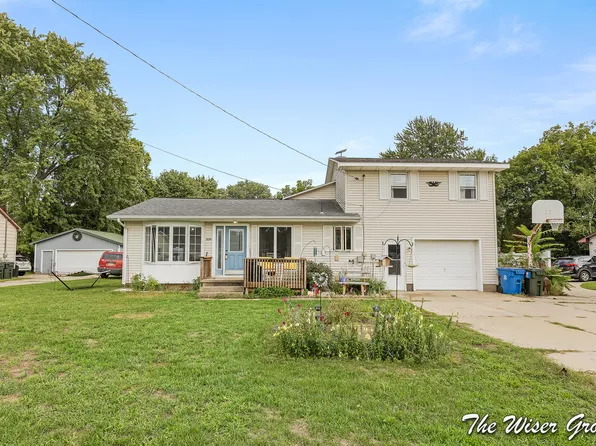 3694 Center St, Ravenna, MI 49451