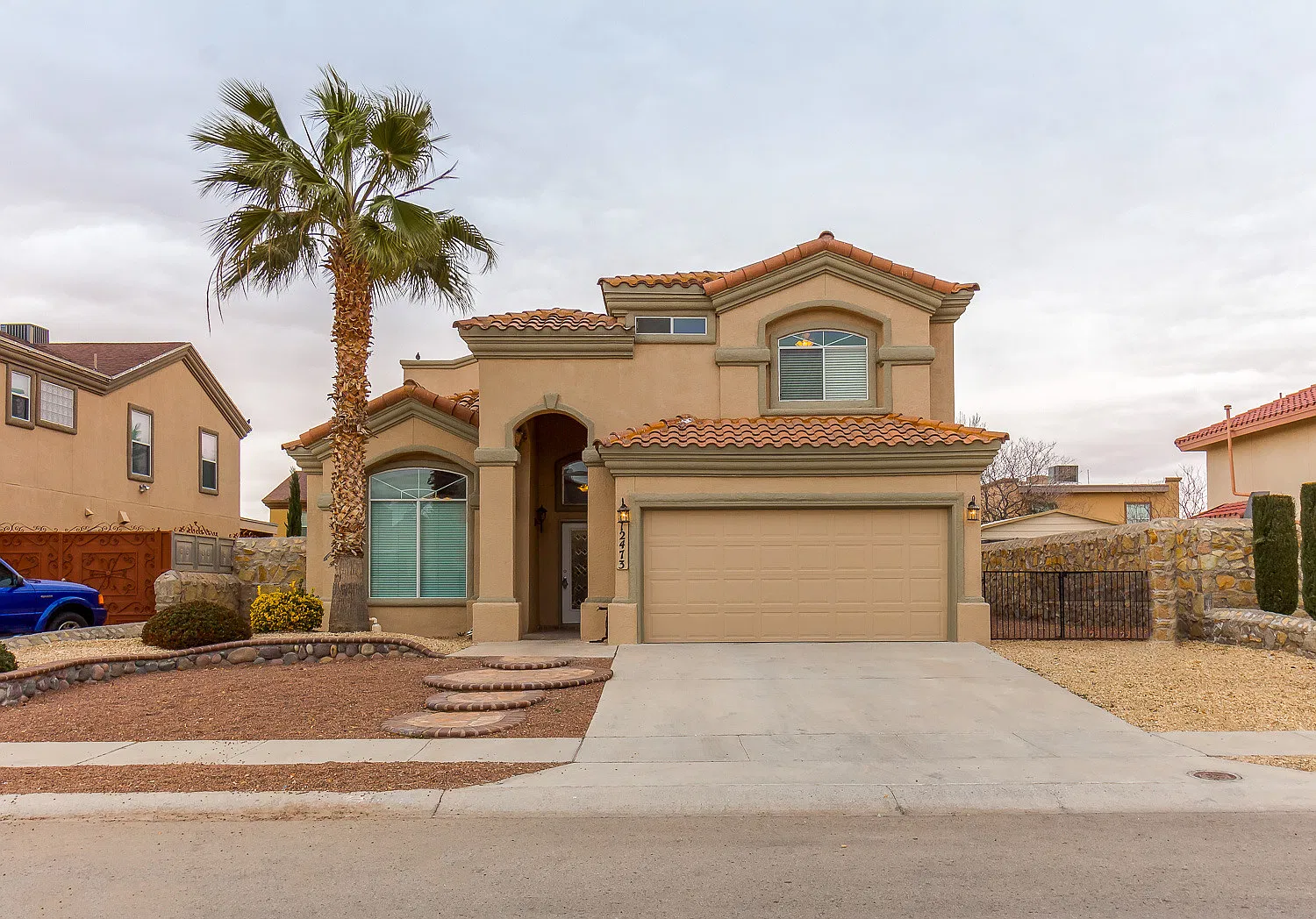 Charming 3 Bedroom Home with Refrigerated Air and Sparkling Pool for Rent — Photo 1