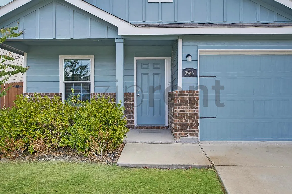 3 bed, 1257 sqft, $1,995 — Photo 3