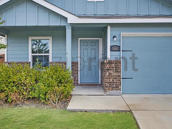 3rd image of 3942 Surrey Dr