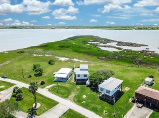 1276 W Bayshore Dr, Palacios, TX 77465