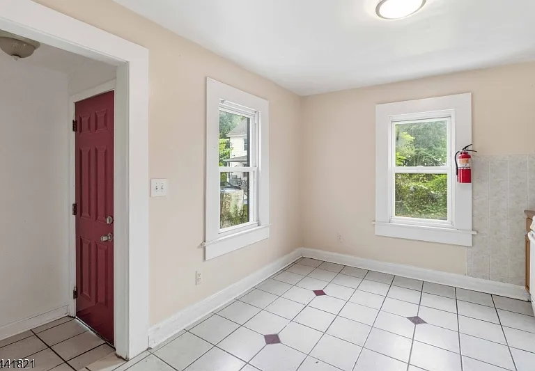 166 E Blackwell St — Photo 9