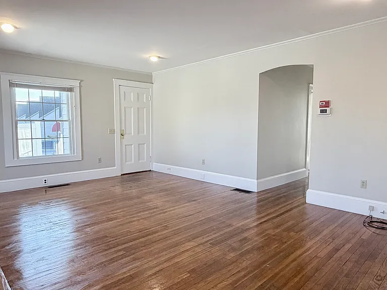 114 Lafayette Rd — Photo 6